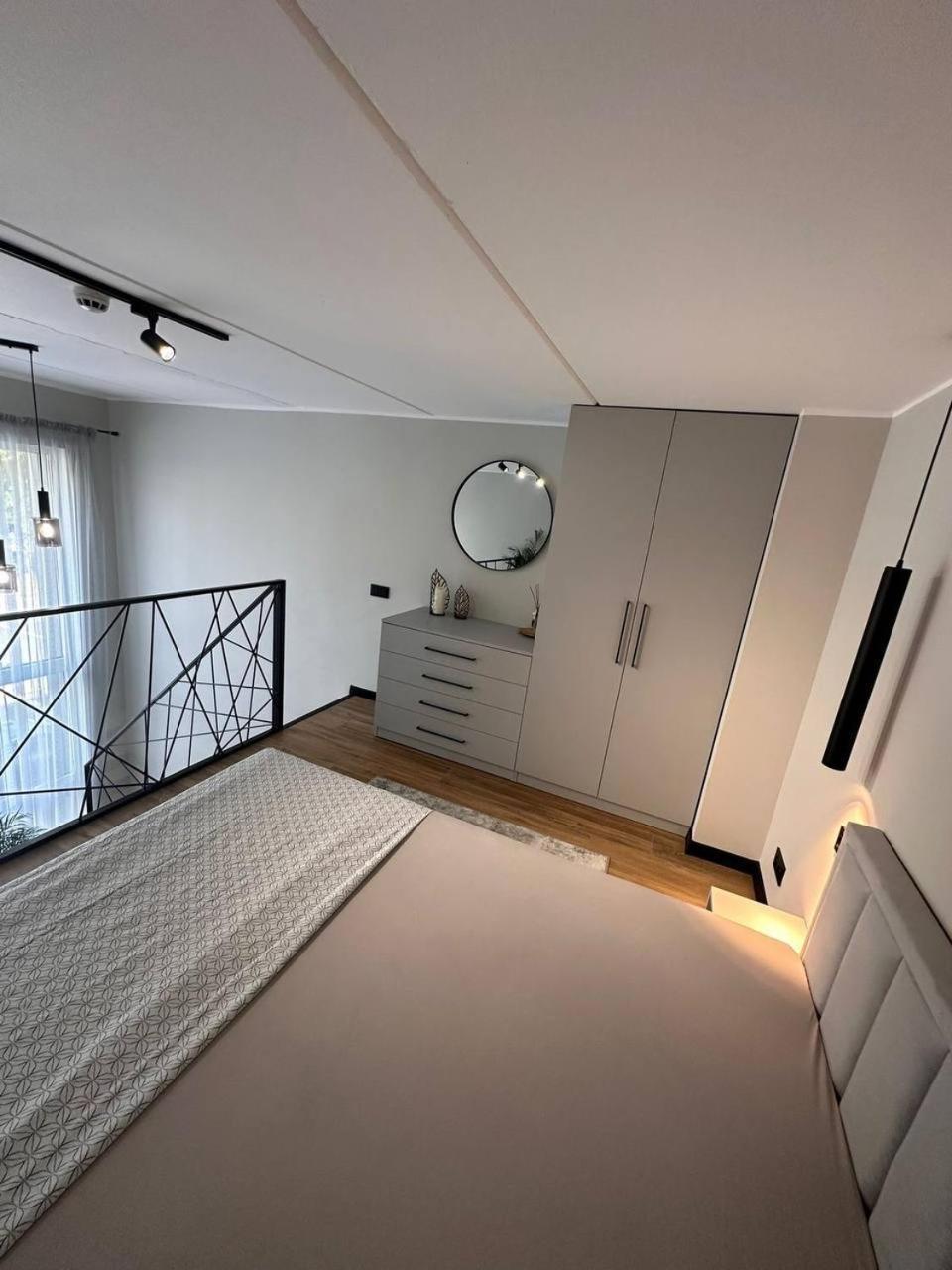 Sunny Loft 24x7 X Free Parking X Close To Old Town By H&h Апартаменты *